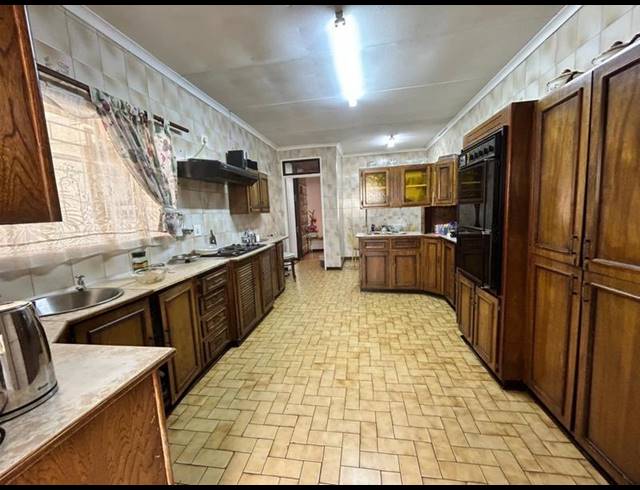 5 BEDROOM HOUSE FOR SALE IN BAKERTON
